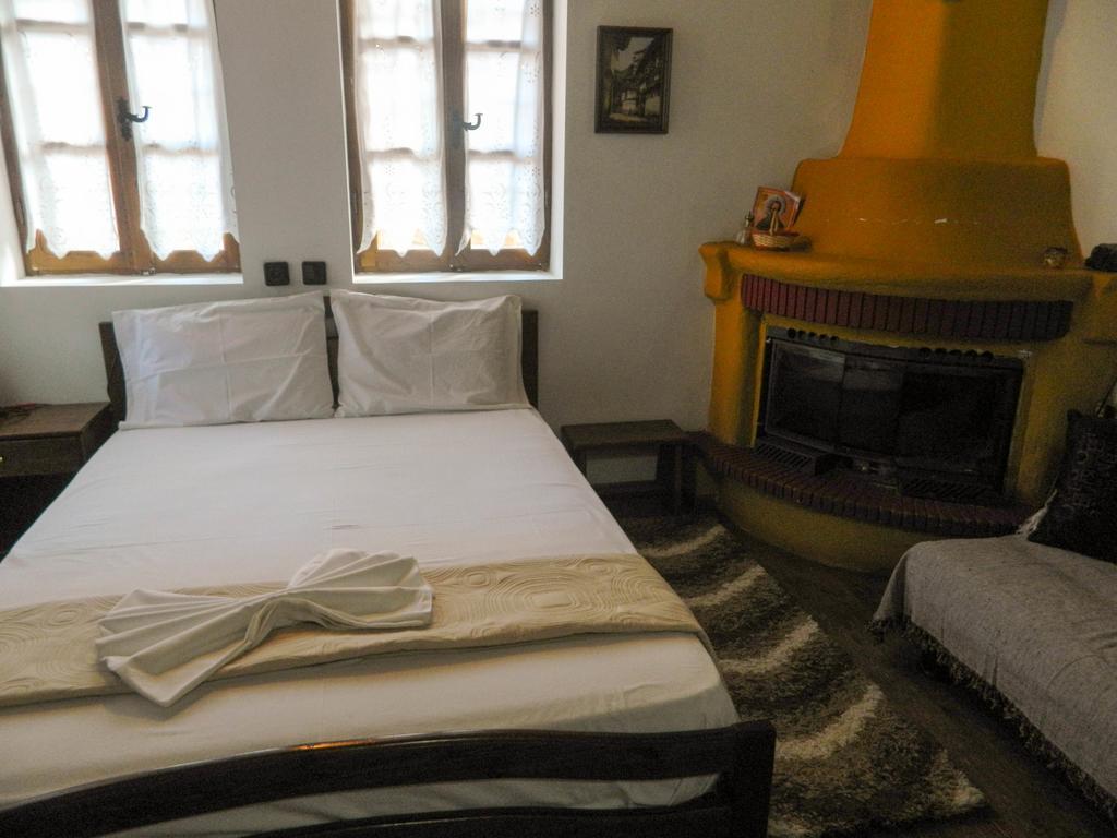 Guesthouse Klearchos 팔라이오스 판텔레이몬 외부 사진