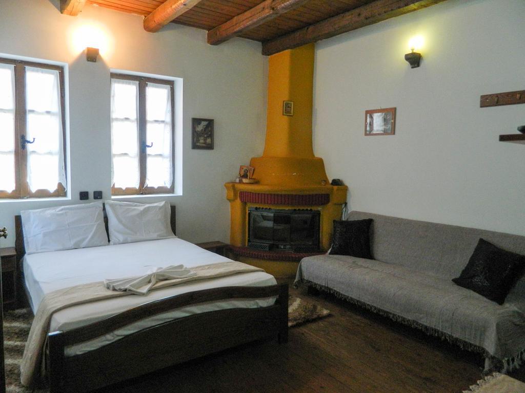 Guesthouse Klearchos 팔라이오스 판텔레이몬 외부 사진