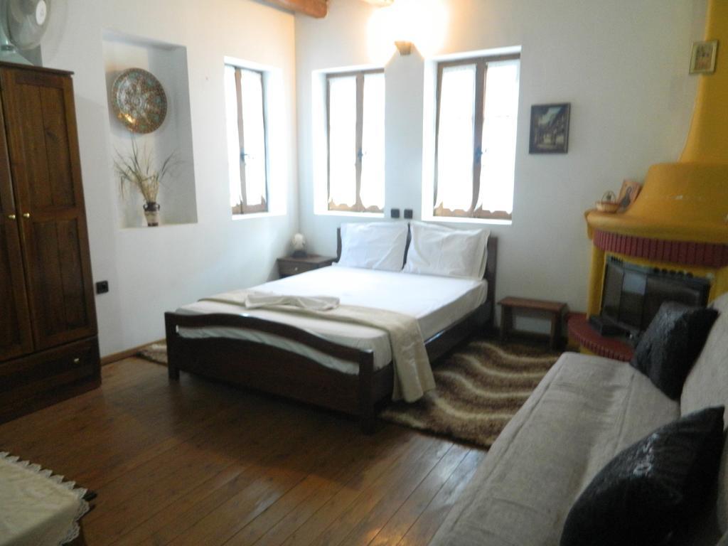 Guesthouse Klearchos 팔라이오스 판텔레이몬 외부 사진