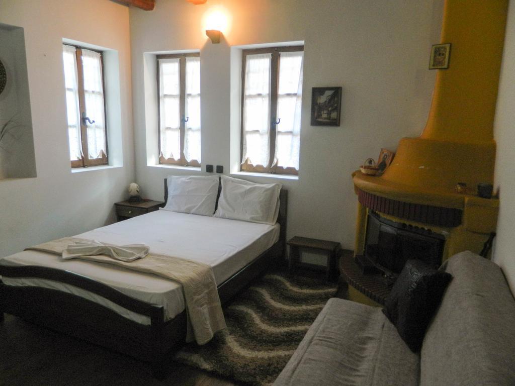 Guesthouse Klearchos 팔라이오스 판텔레이몬 외부 사진