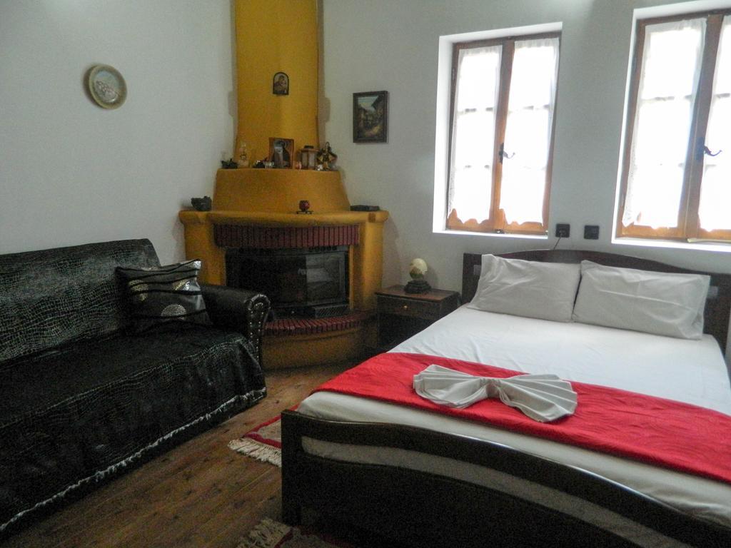 Guesthouse Klearchos 팔라이오스 판텔레이몬 외부 사진