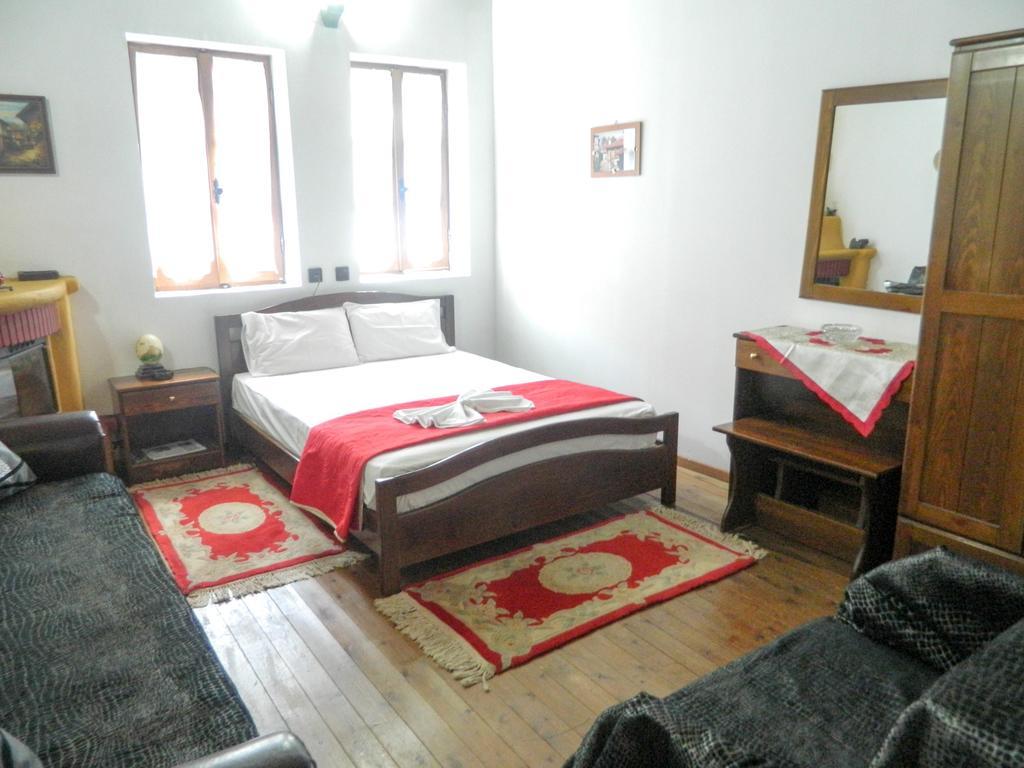 Guesthouse Klearchos 팔라이오스 판텔레이몬 외부 사진