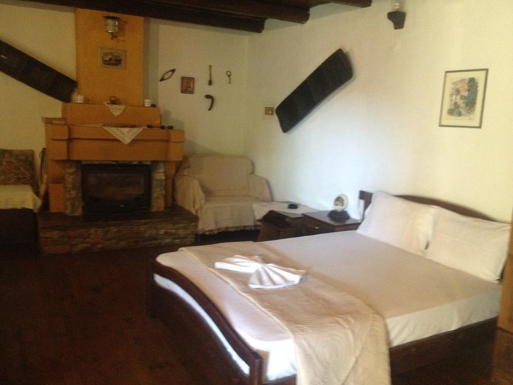 Guesthouse Klearchos 팔라이오스 판텔레이몬 외부 사진