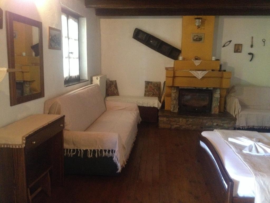 Guesthouse Klearchos 팔라이오스 판텔레이몬 외부 사진
